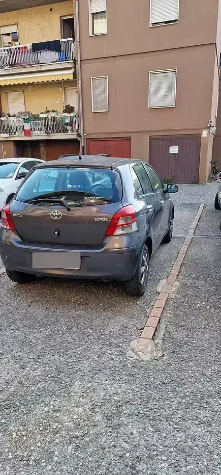 Usata Toyota Yaris 69 CV (50 kW) 2008 Grigio Utilitaria