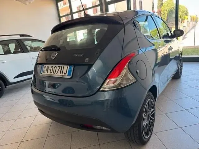 Usata Lancia Ypsilon Gold 69 CV (50 kW) 2023 Blu Utilitaria