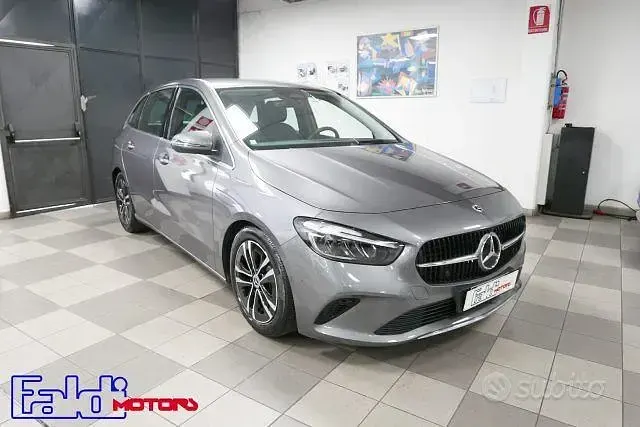 Usata Mercedes B180 Progressive 136 CV (100 kW) 2023 Grigio Utilitaria