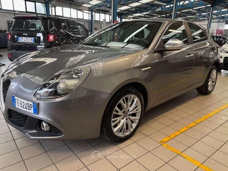 Usata Alfa Romeo Giulietta Super 120 CV (88 kW) 2016 Grigio stromboli Utilitaria