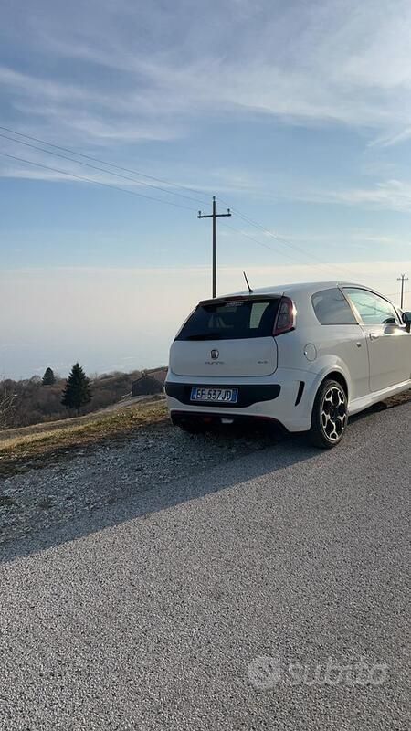 Bianco Usata 2010 Abarth Punto Evo Due volumi | 12.000 € (Buon prezzo) - Immagine 1/4