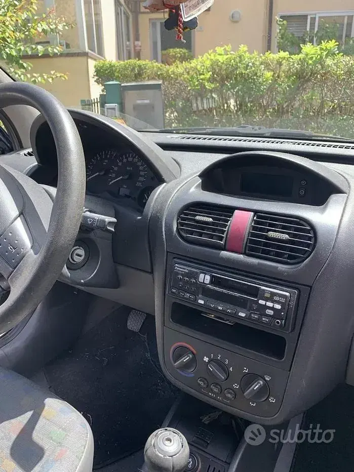 Usata Opel Corsa 58 CV (42 kW) 2001 Blu Utilitaria