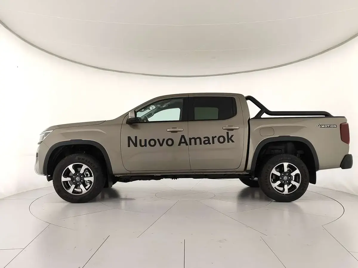 Usata VW Amarok Life 205 CV (150 kW) 2023 Bright beige metallizzato Pick-up
