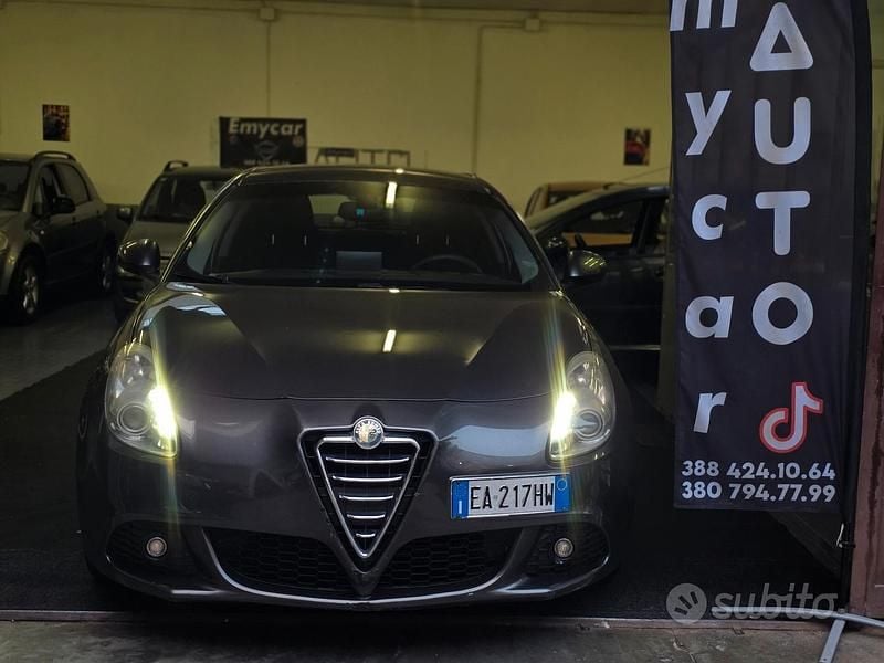 Beige Usata 2011 Alfa Romeo Giulietta Progression Tre volumi | 4950 € (Super prezzo) - Immagine 1/4