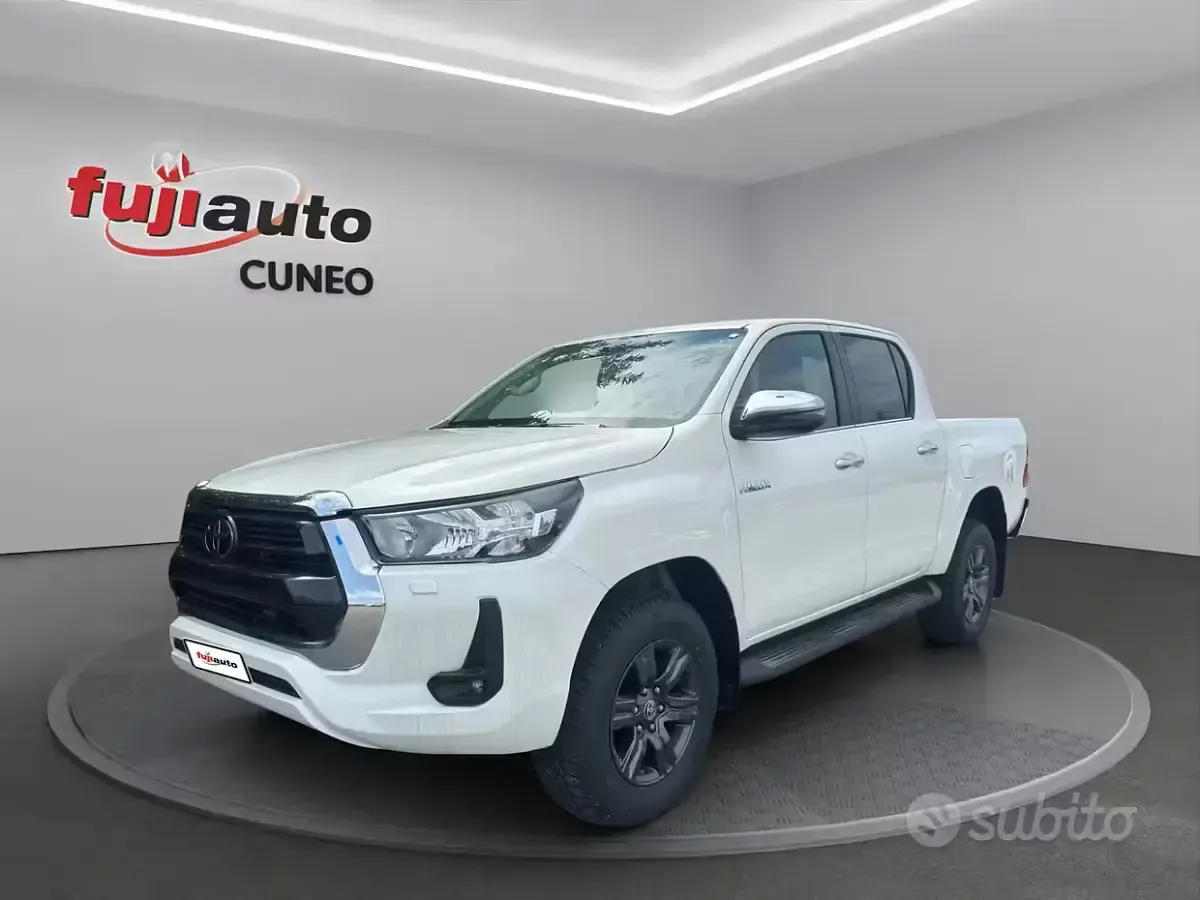 Nuova Toyota HiLux Lounge 204 CV (150 kW) 2026 Bianco Pick-up