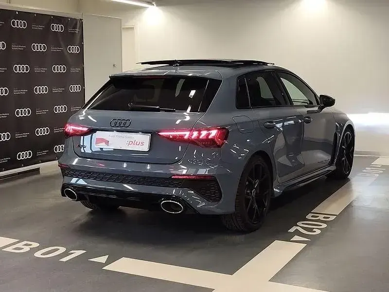 Usata Audi RS3 Ambiente 400 CV (294 kW) 2024 Grigio Berlina