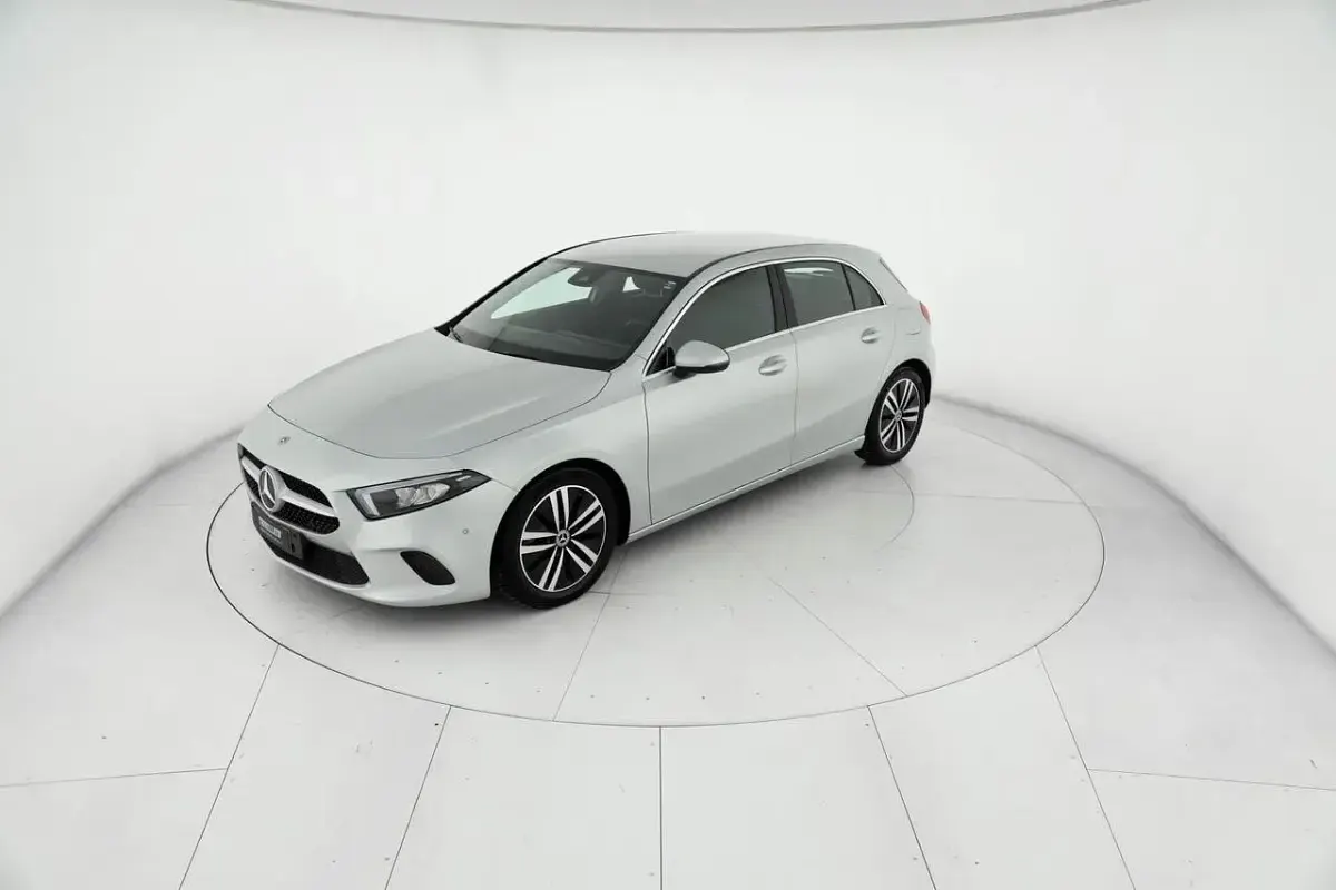 Usata Mercedes A180 116 CV (85 kW) 2022 Argento Berlina