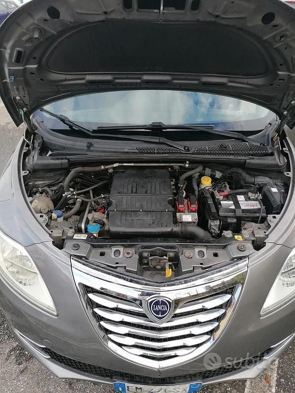 Usata Lancia Ypsilon 69 CV (50 kW) 2011 Grigio Utilitaria