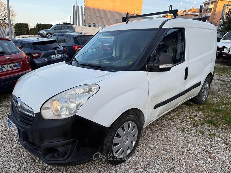 Usata Opel Combo 120 CV (88 kW) 2013 Monovolume