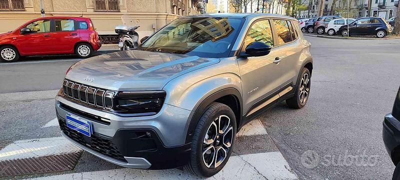 Usata Jeep Avenger Summit 101 CV (74 kW) 2025 Grigio scuro metallizzato SUV