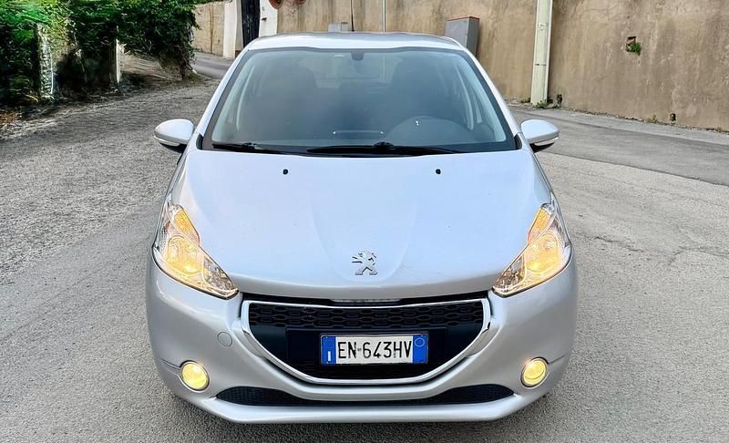 Usata Peugeot 208 Active 68 CV (50 kW) 2012 Argento Utilitaria