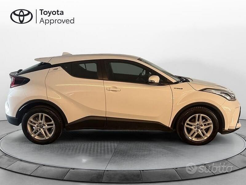 Usata Toyota C-HR Active 122 CV (89 kW) 2021 Bianco SUV