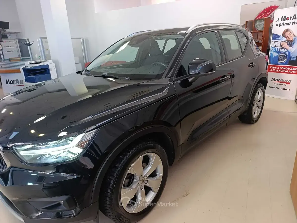 Usata Volvo XC40 Momentum 129 CV (94 kW) 2021 Nero SUV
