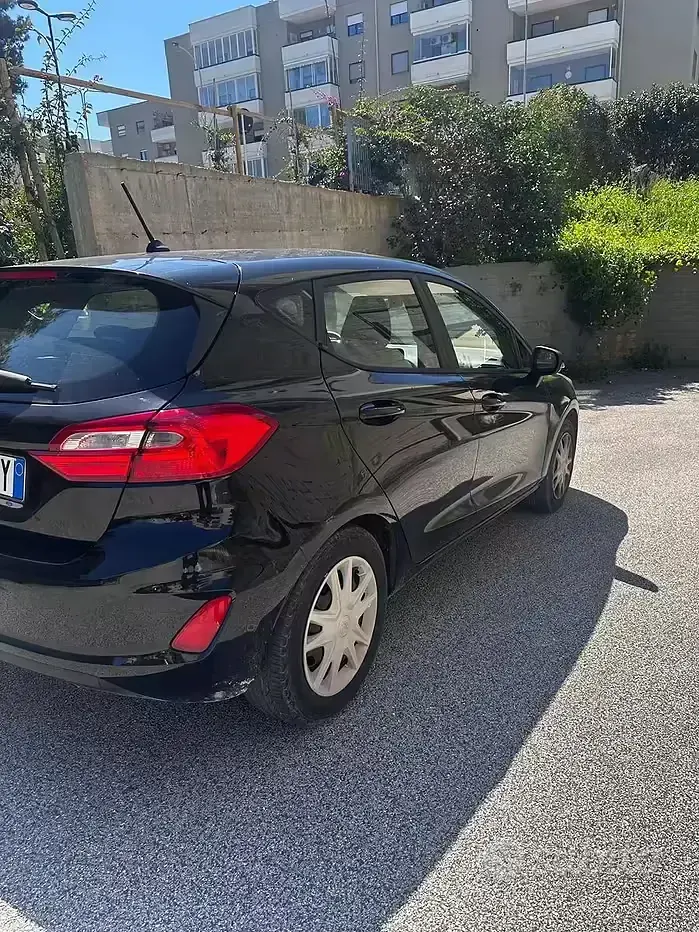 Usata Ford Fiesta 86 CV (63 kW) 2018 Nero Utilitaria