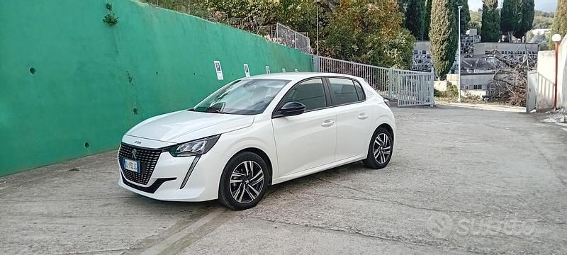 Usata Peugeot 208 Style 75 CV (55 kW) 2023 Bianco Utilitaria