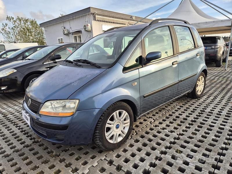 Usata Fiat Idea Emotion 70 CV (51 kW) 2004 Blu Monovolume