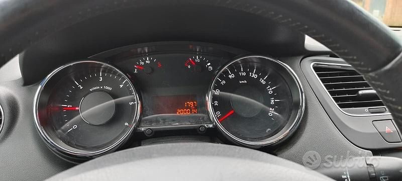 Usata Peugeot 5008 Business-Line 110 CV (80 kW) 2010 Grigio Monovolume