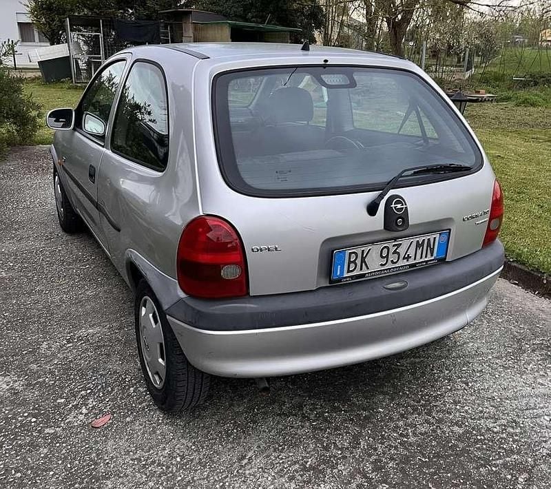 Usata Opel Corsa Edition 54 CV (39 kW) 2000 Berlina