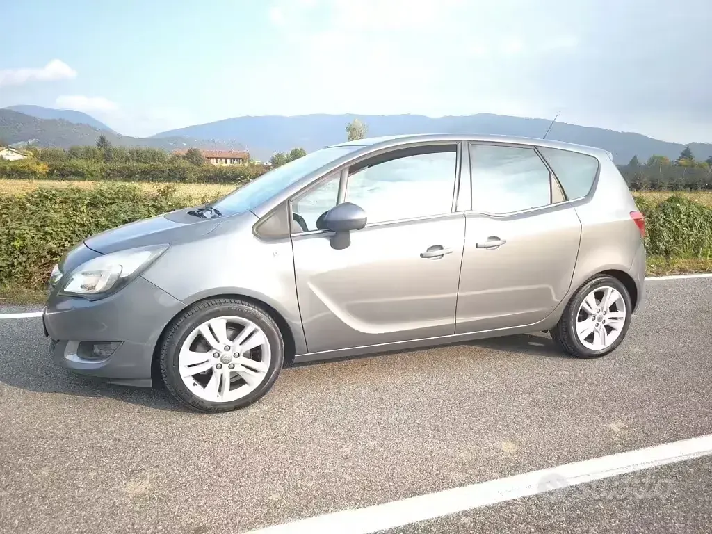 Usata Opel Meriva 120 CV (88 kW) 2016 Grigio Monovolume