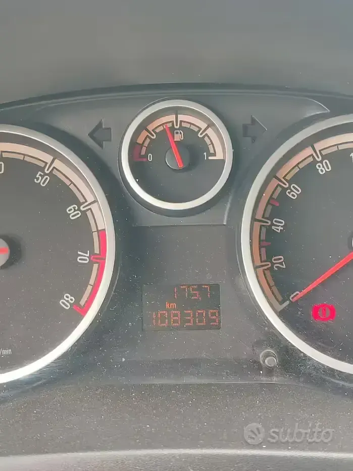 Usata Opel Corsa 80 CV (58 kW) 2011 Utilitaria