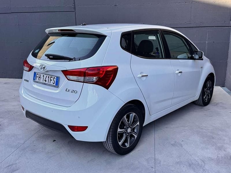 Usata Hyundai ix20 90 CV (66 kW) 2017 Bianco Utilitaria