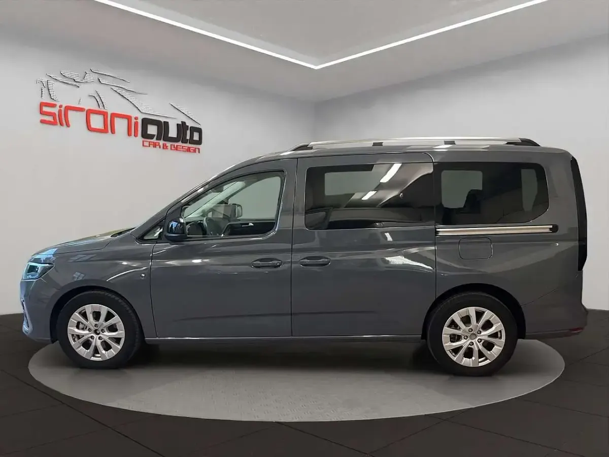 Usata Ford Tourneo Active 122 CV (89 kW) 2025 Grigio Monovolume