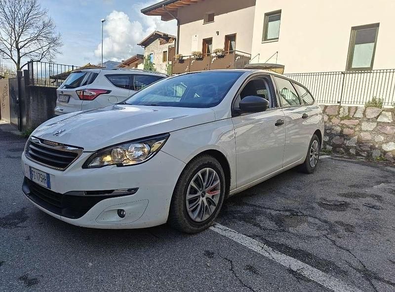 Usata 2016 Peugeot 308 Access Station wagon | 6600 € (Buon prezzo) - Immagine 1/4