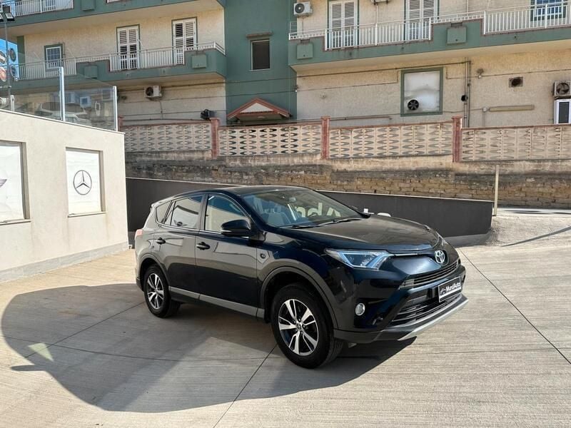 Usata Toyota RAV4 Lounge 143 CV (105 kW) 2017 Nero SUV