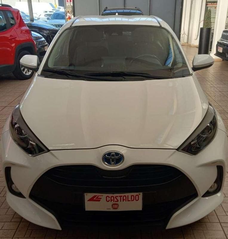 Bianco Usata 2020 Toyota Yaris Hybrid Active Tre volumi | 14.990 € (Buon prezzo) - Immagine 1/4