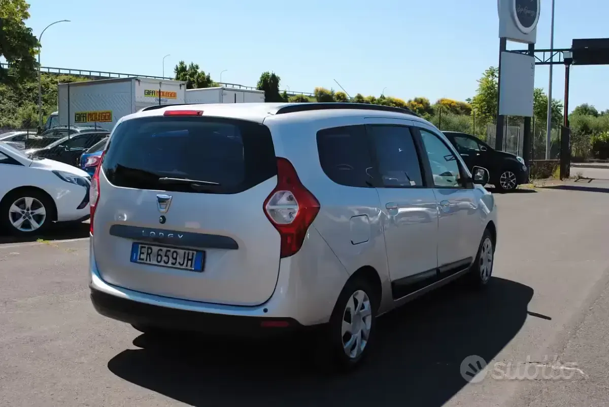 Usata Dacia Lodgy 90 CV (66 kW) 2013 Grigio Monovolume