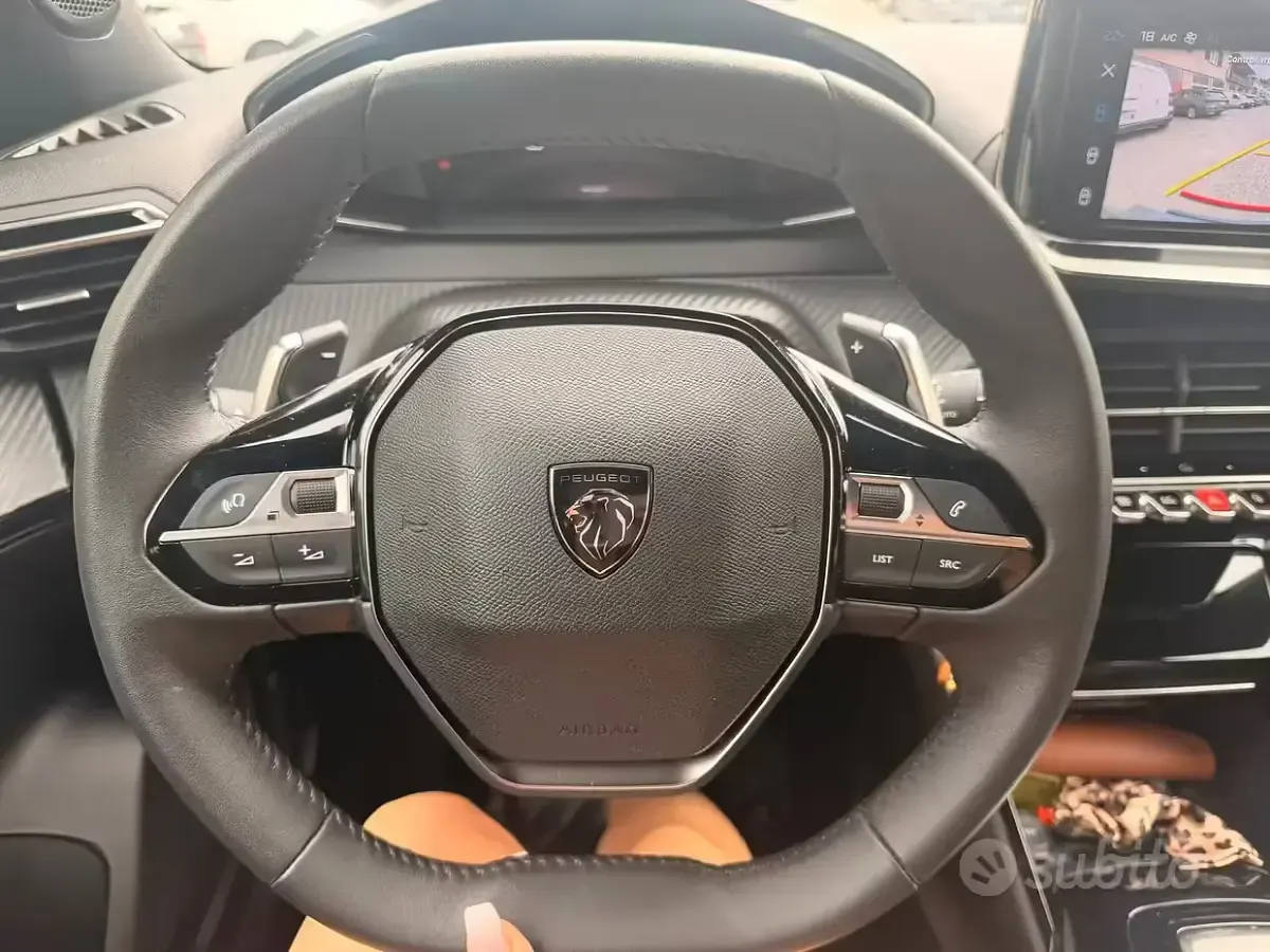 Usata Peugeot 2008 GT 130 CV (95 kW) 2024 Grigio SUV