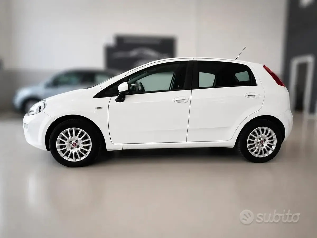 Usata Fiat Punto Street 69 CV (50 kW) 2014 Bianco Utilitaria