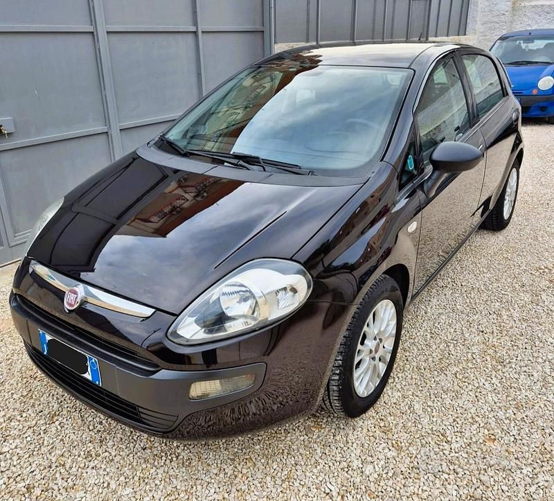 Nero Usata 2011 Fiat Punto Evo Due volumi | 5200 € (Buon prezzo) - Immagine 1/4