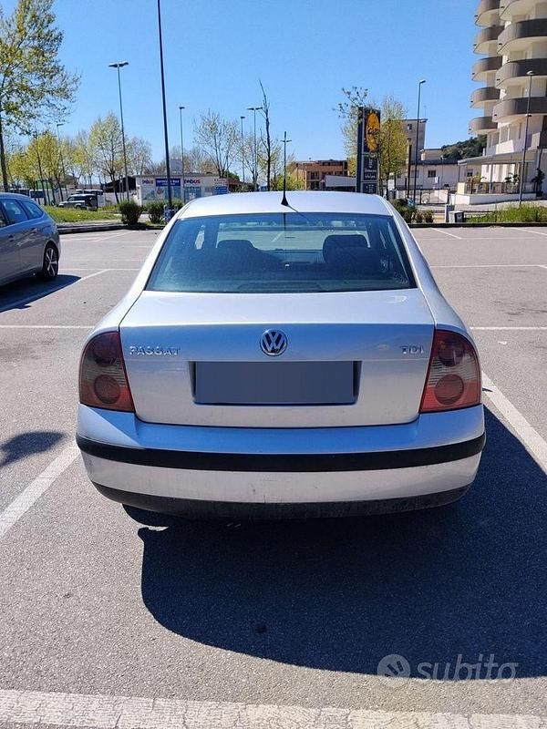 Usata VW Passat Business 131 CV (96 kW) 2003 Berlina