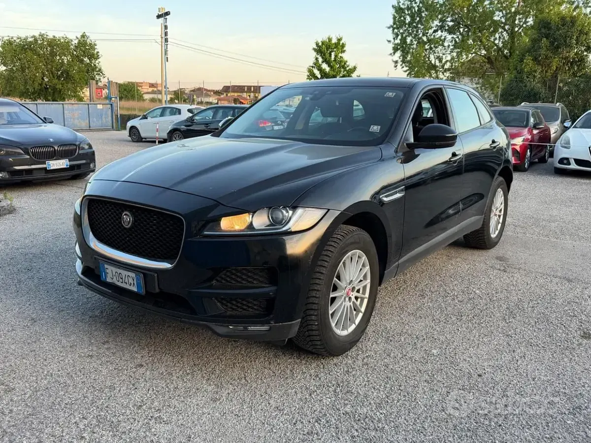 Usata Jaguar F-Pace Prestige 180 CV (132 kW) 2017 Nero SUV
