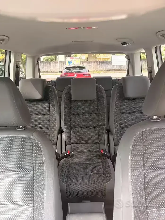 Usata VW Touran 105 CV (77 kW) 2012 Grigio Monovolume