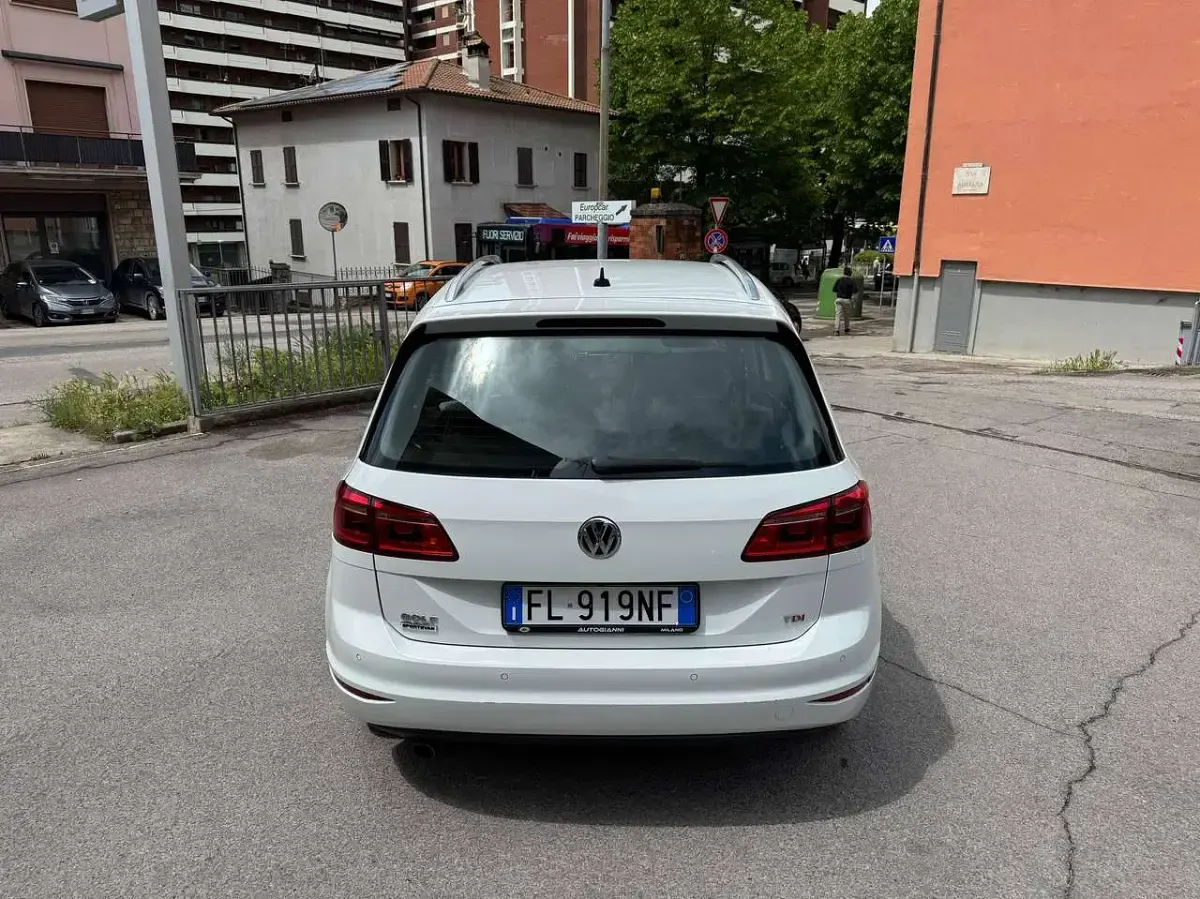 Usata VW Golf Sportsvan Highline 116 CV (85 kW) 2017 Bianco Monovolume