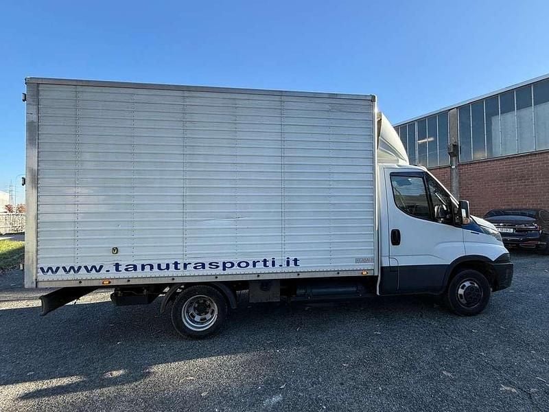 Usata Iveco Daily 136 CV (100 kW) 2019 Bianco Furgone