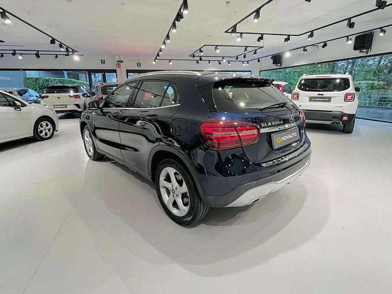 Begagnad Mercedes GLA220 Premium 170 HK (125 kW) 2018 Blå SUV