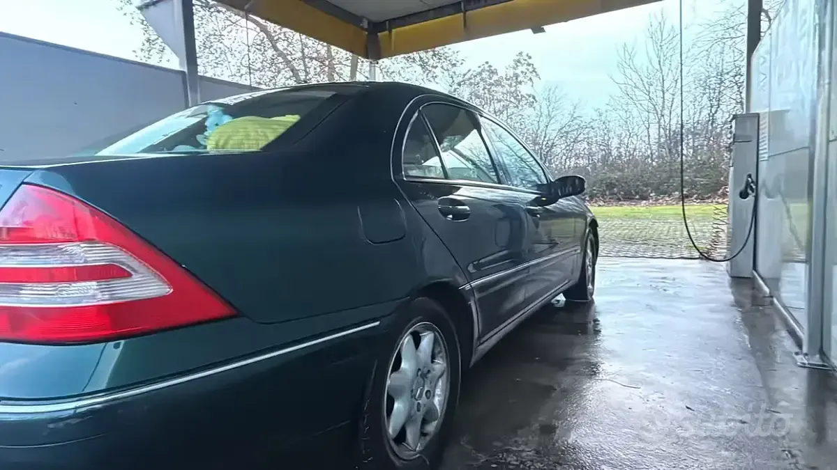 Usata Mercedes C200 163 CV (119 kW) 2009 Verde Berlina