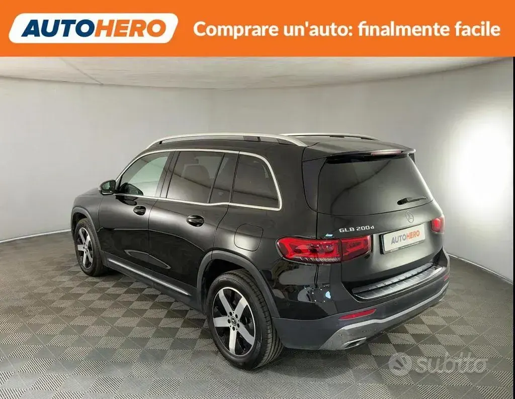 Usata Mercedes GLB200 150 CV (110 kW) 2020 Nero SUV