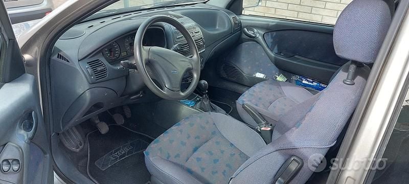 Grigio Usata 1999 Fiat Bravo Due volumi | 2000 € (Buon prezzo) - Immagine 1/4