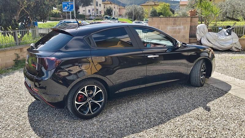 Usata Alfa Romeo Giulietta Distinctive 105 CV (77 kW) 2012 Nero Berlina