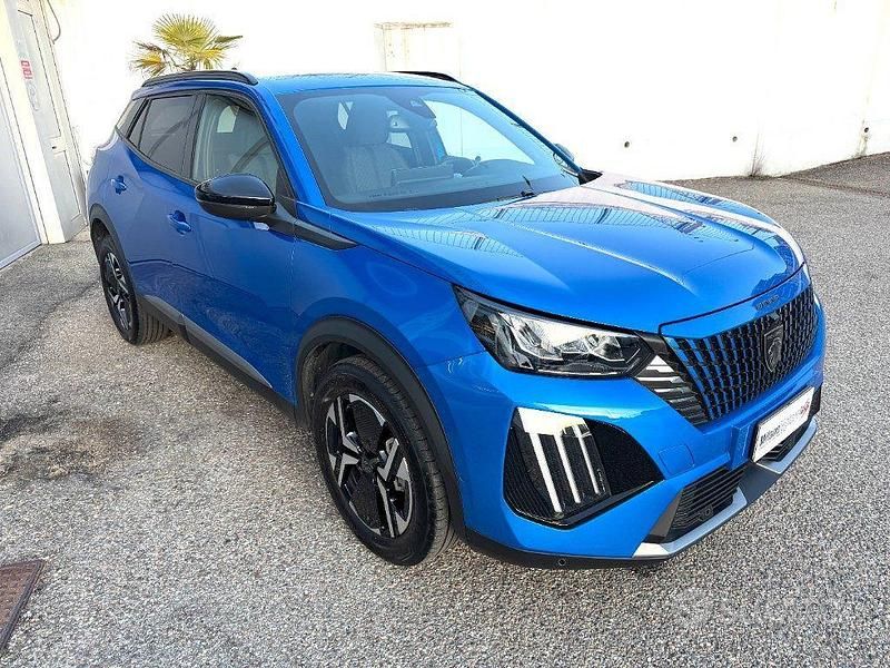 Usata Peugeot 2008 Allure 101 CV (74 kW) 2024 Blu SUV