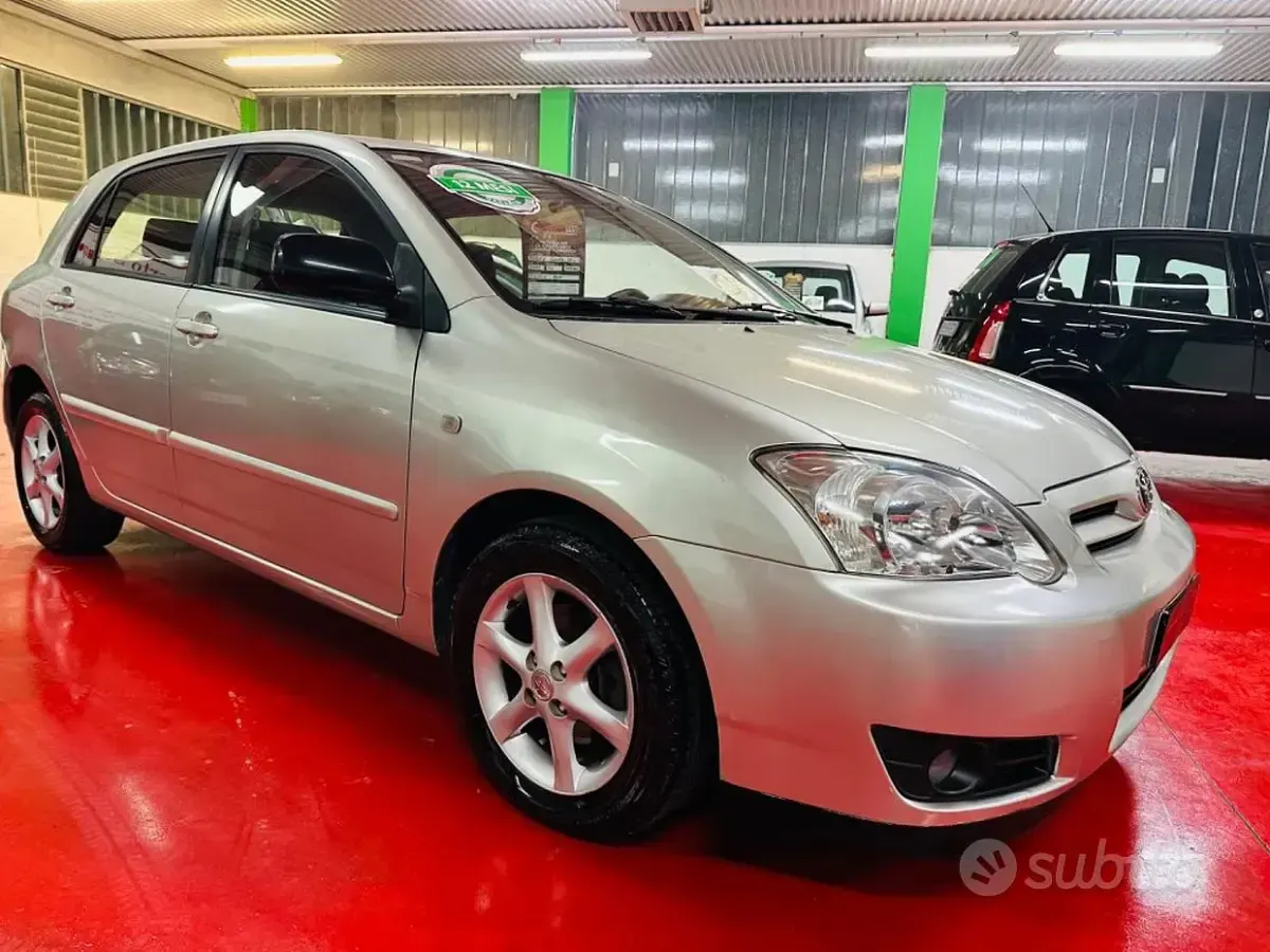 Usata Toyota Corolla 90 CV (66 kW) 2005 Grigio Berlina