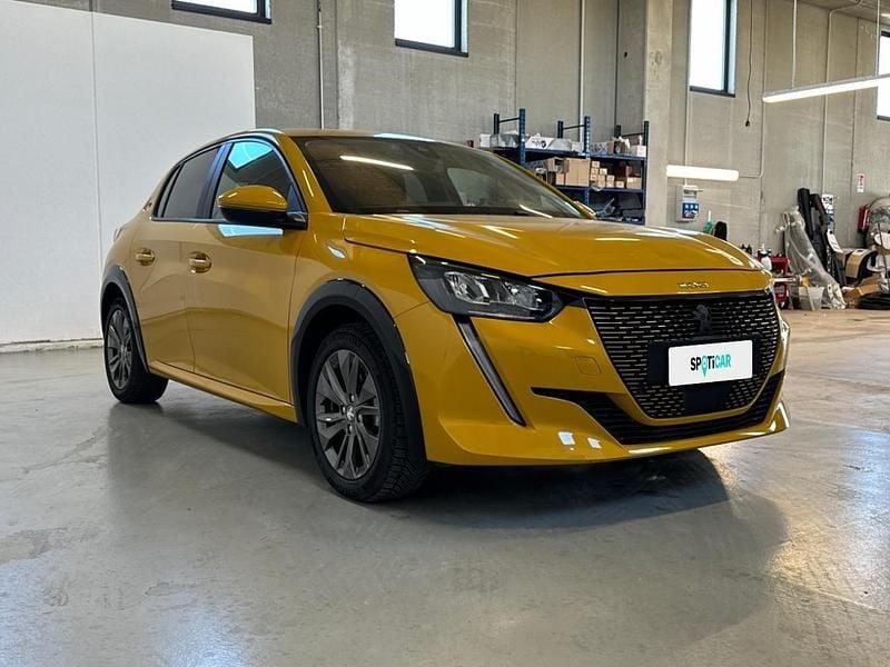 Usata Peugeot e-208 Active 100 kW (136 CV) 2021 Giallo Utilitaria