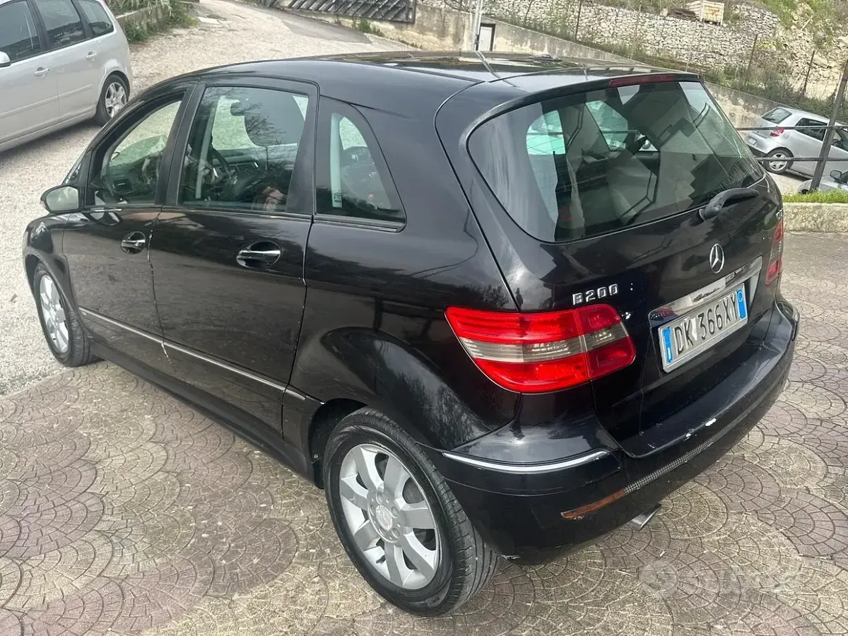 Usata Mercedes B200 140 CV (102 kW) 2007 Nero Monovolume