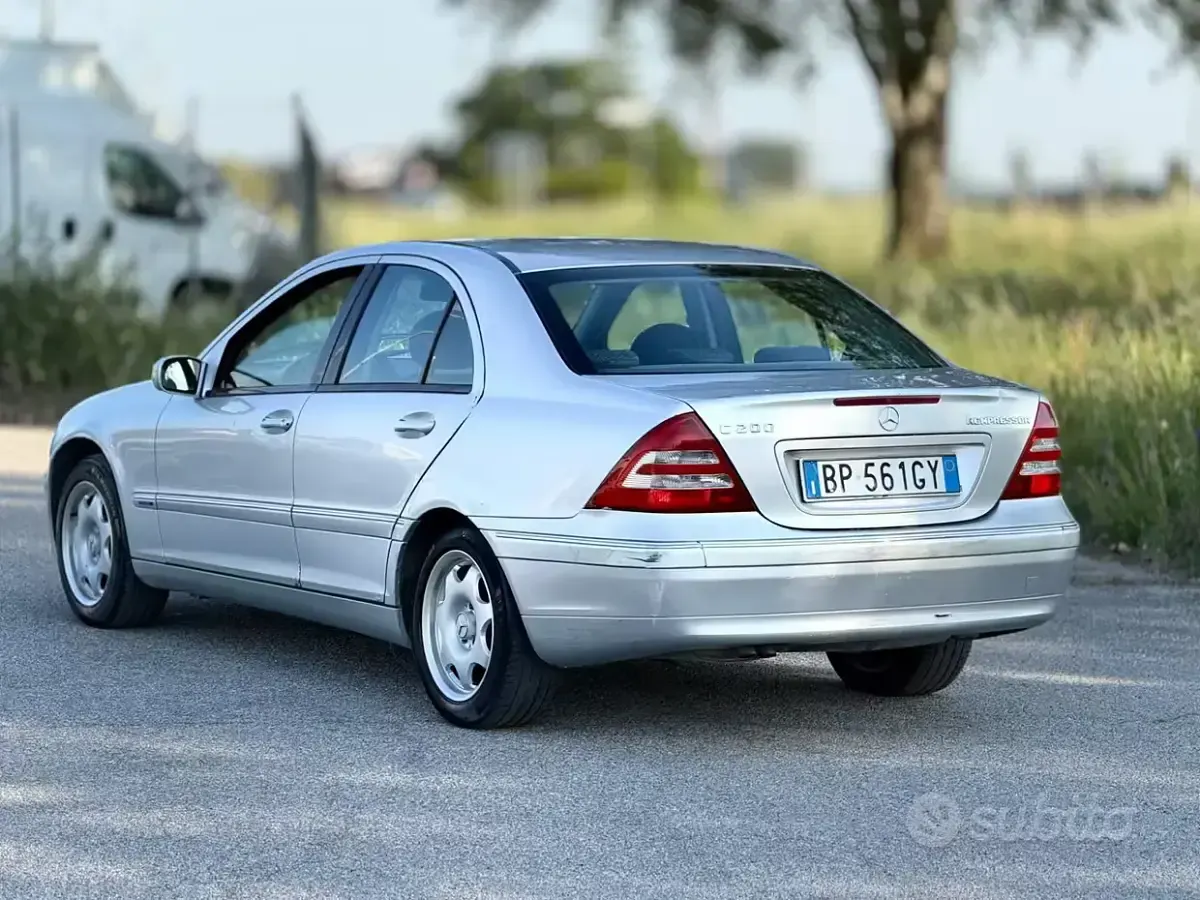Usata Mercedes C200 163 CV (119 kW) 2000 Grigio Berlina
