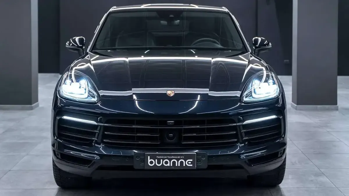 Usata Porsche Cayenne Chrono 340 CV (250 kW) 2020 Blu notte metall perlato SUV