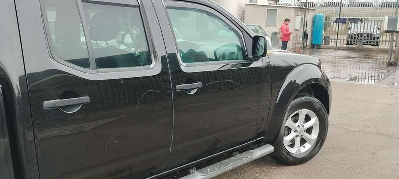 Usata Nissan Navara 190 CV (139 kW) 2010 Nero Pick-up